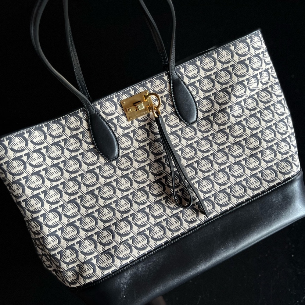 SALVATORE FERRAGAMO Studio Gancini Large Coated Canvas Tote Bag Cream Black NEW
